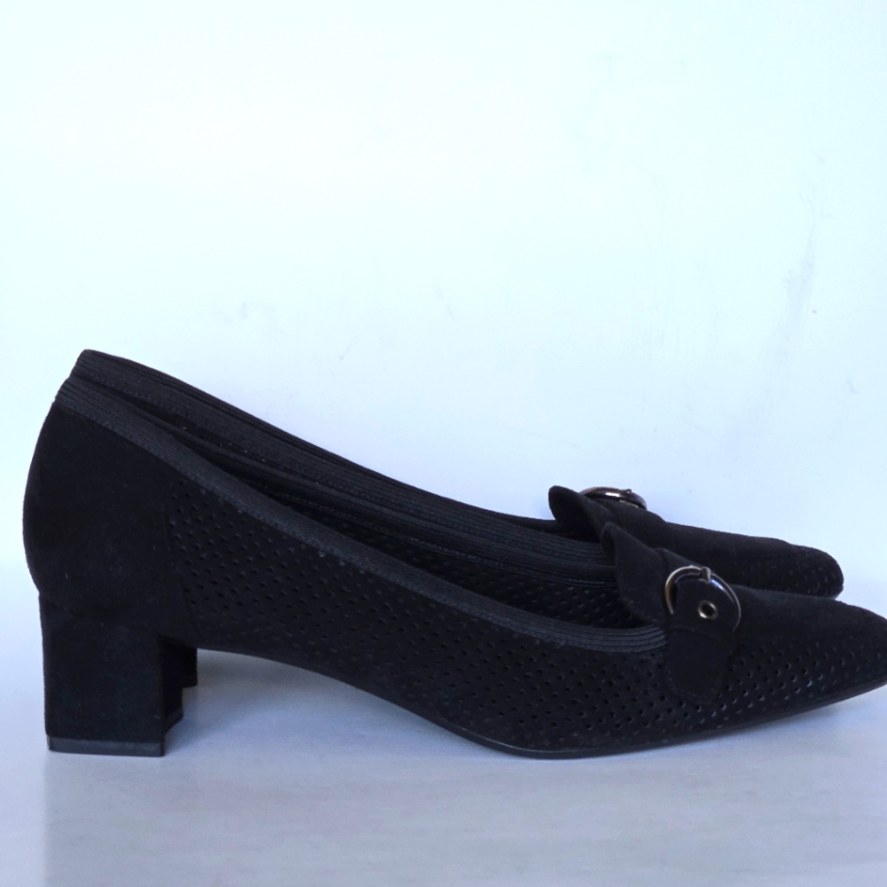 Stuart Weitzman Ultrasuade size 9